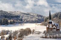 Schulz H _Kirche in Winterlandschaft Berglangenbach 13x19